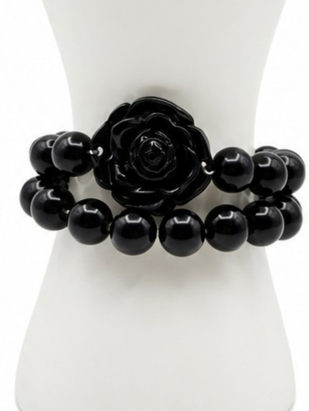 ๐Elegant and dramatic black beaded bracelet featuring beautiful sculpted black - Picture 3 of 7